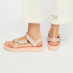 teva tropical peach